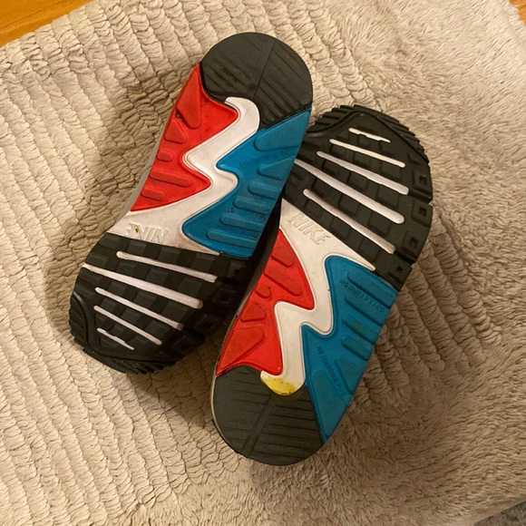 Nike Airmax size 2US in excellent used condition - Picture 2 of 7